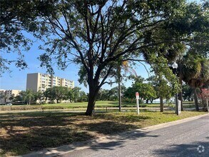 Building Photo - 2616 Cove Cay Dr