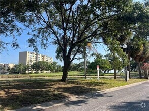 Building Photo - 2616 Cove Cay Dr