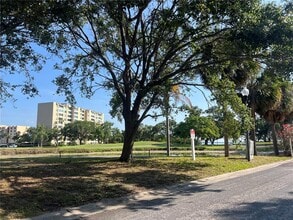 Building Photo - 2616 Cove Cay Dr