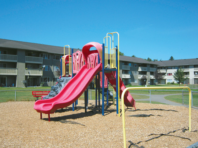 Building Photo - Bluffs at Evergreen