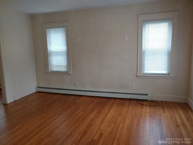 Building Photo - 26 Hazelwood St