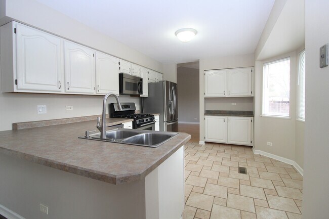 Building Photo - 652 Thunderbird Trail