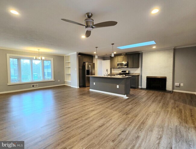 Building Photo - 502 Roberts Dr NW