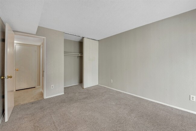 Foto del edificio - 6345 Cattails Ln