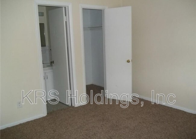 Building Photo - 873 S Club House Rd