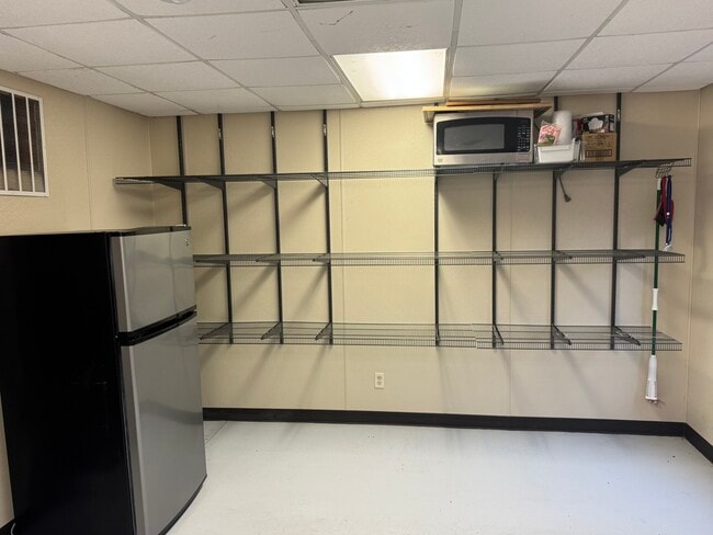 Building Photo - 324 Messenger Rd