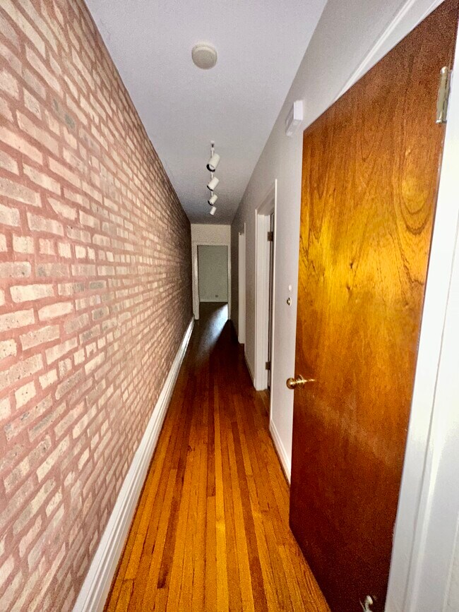 Pasillo - 6631 N Glenwood Ave