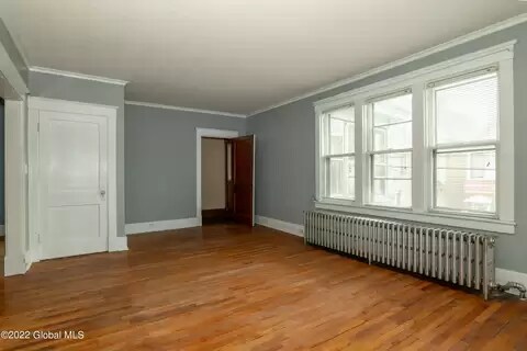 Foto del edificio - 42-44 Vrooman Ave