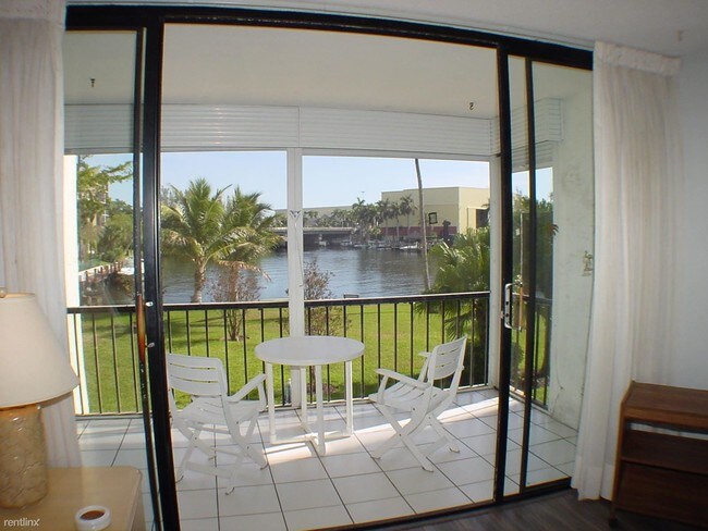 Foto del edificio - 1 br, 1 bath Apartment - 7 Royal Palm Way
