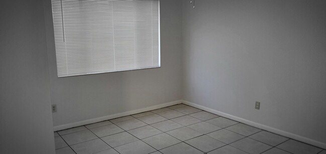 Building Photo - 623 N KEENE ROAD APT B
