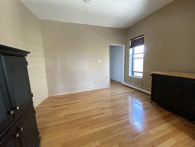 Building Photo - 201 Pavonia Ave