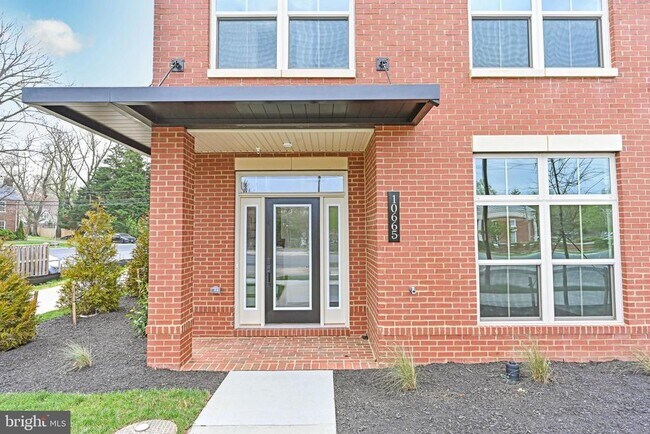 Building Photo - 10665 Fairgrounds Dr