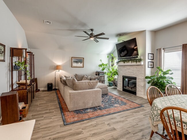 Photo - 9209 Anaum Ln House