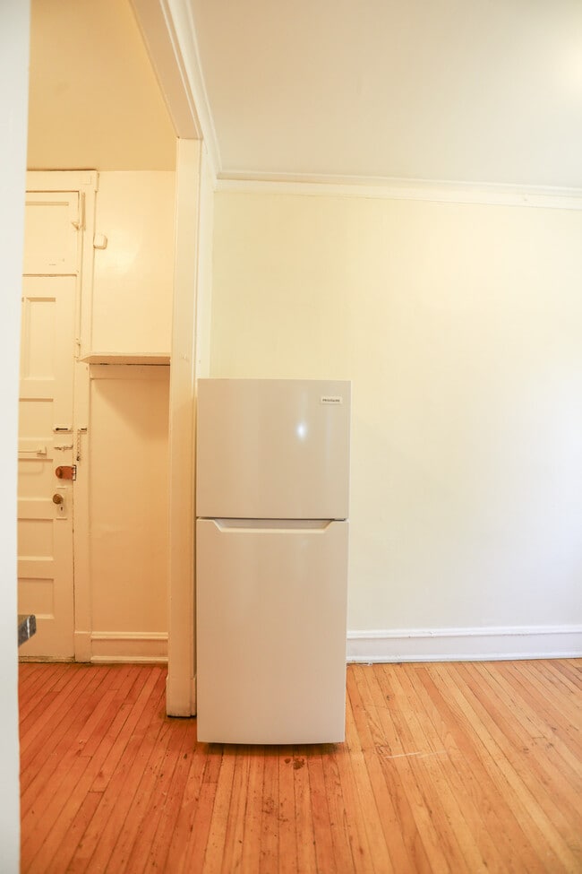 Foto del edificio - 1361 W Greenleaf Ave