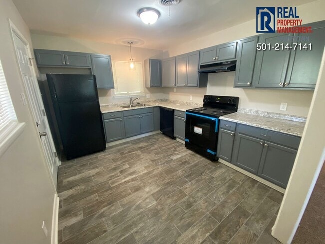 Building Photo - 501 Warren-