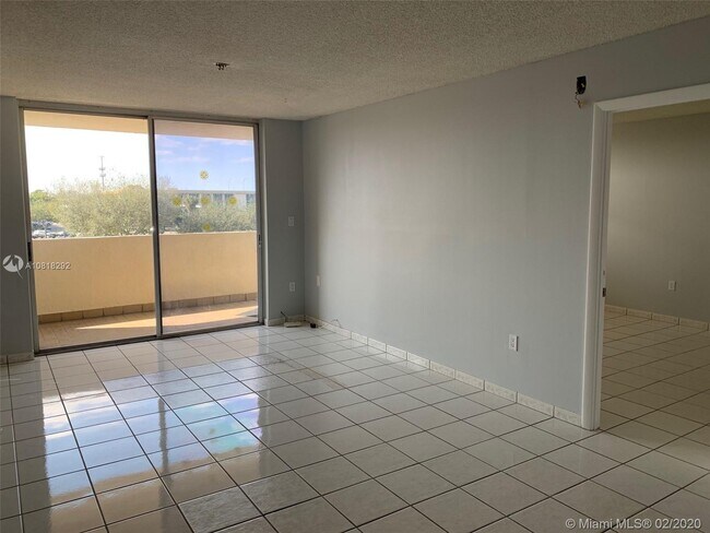 Foto del edificio - 4675 W 18th Ct