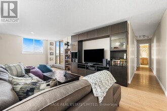 Building Photo - 975 Warwick Ct