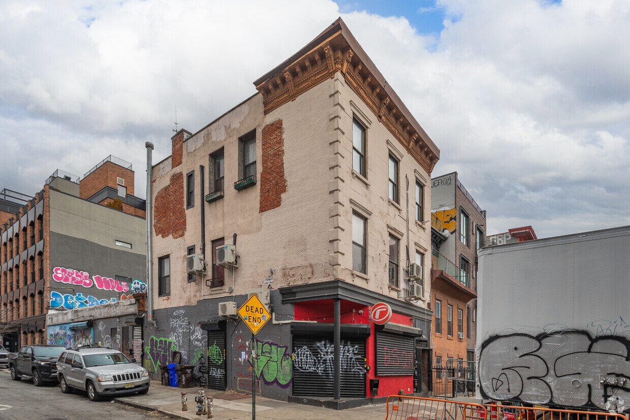 Primary Photo - 941 Willoughby Ave