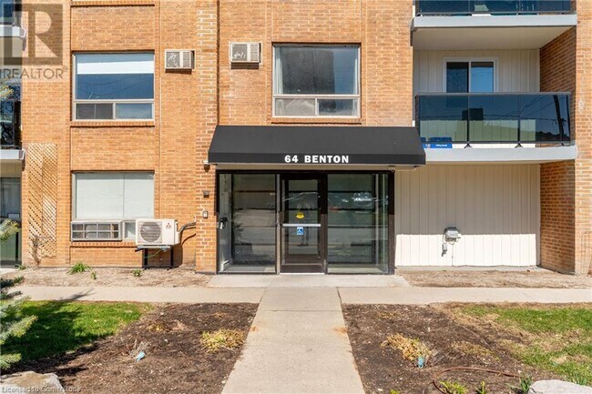 Building Photo - 64 Benton St