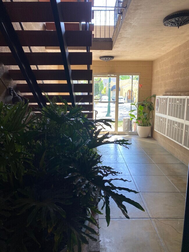 Lobby / Mailroom - 2045 Central Ave