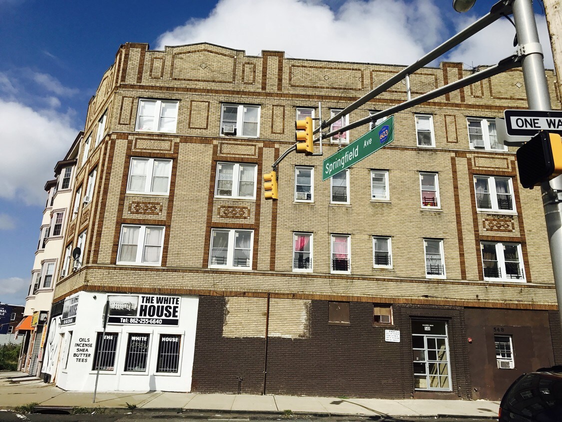 Foto principal - 548 Springfield Ave