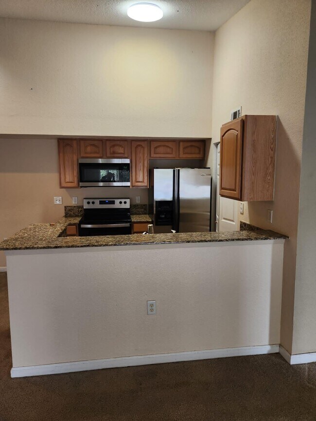 Building Photo - 221 SW Palm Dr