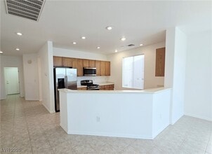 Building Photo - 4814 Regalo Bello St