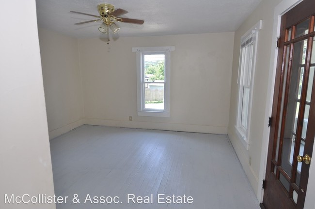 Building Photo - 2 br, 1 bath House - 214 S. State Street