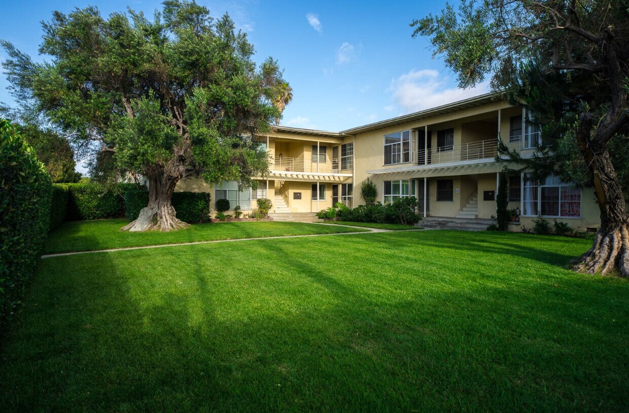 Foto principal - 5782 Clemson St