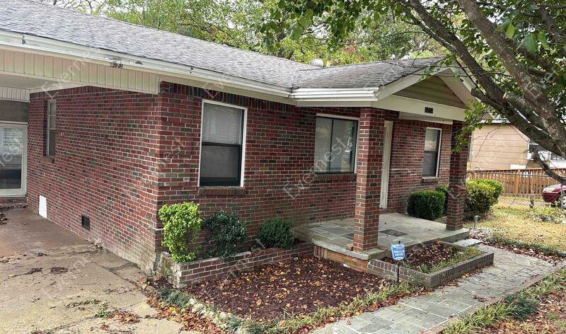 Primary Photo - 3752 Bishop Ave