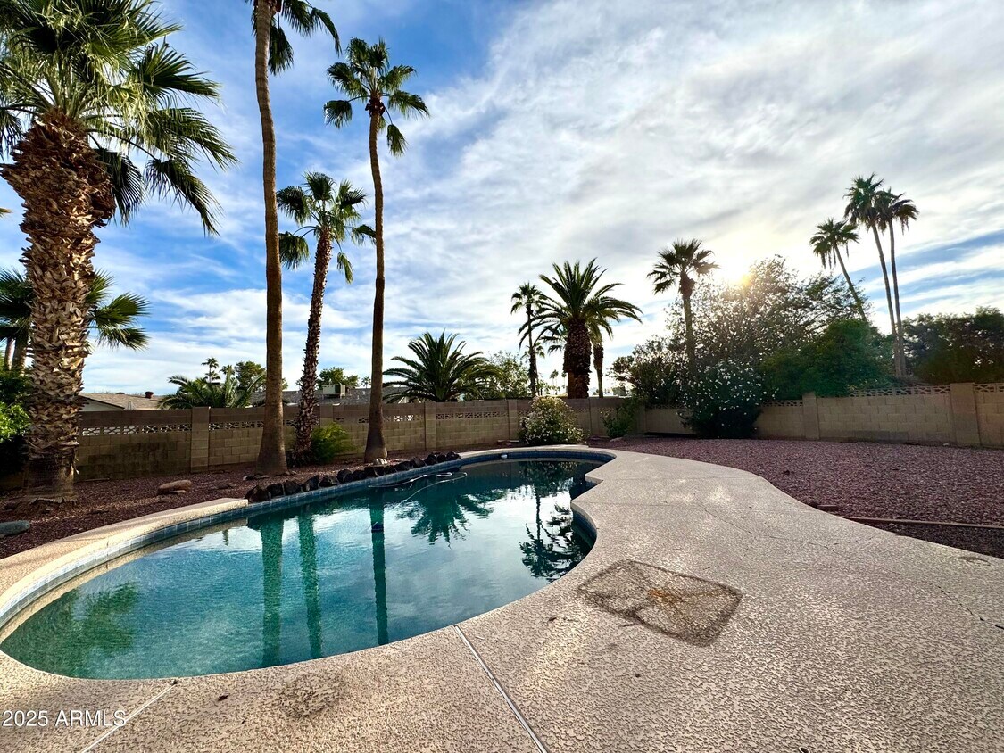 Primary Photo - 5121 E Larkspur Dr