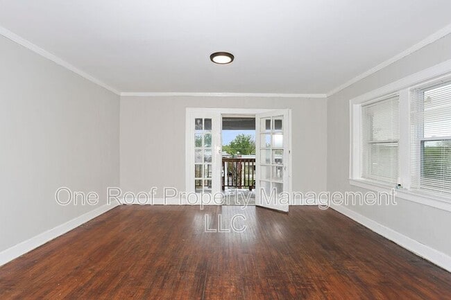 Foto del edificio - 3225 E 8th St