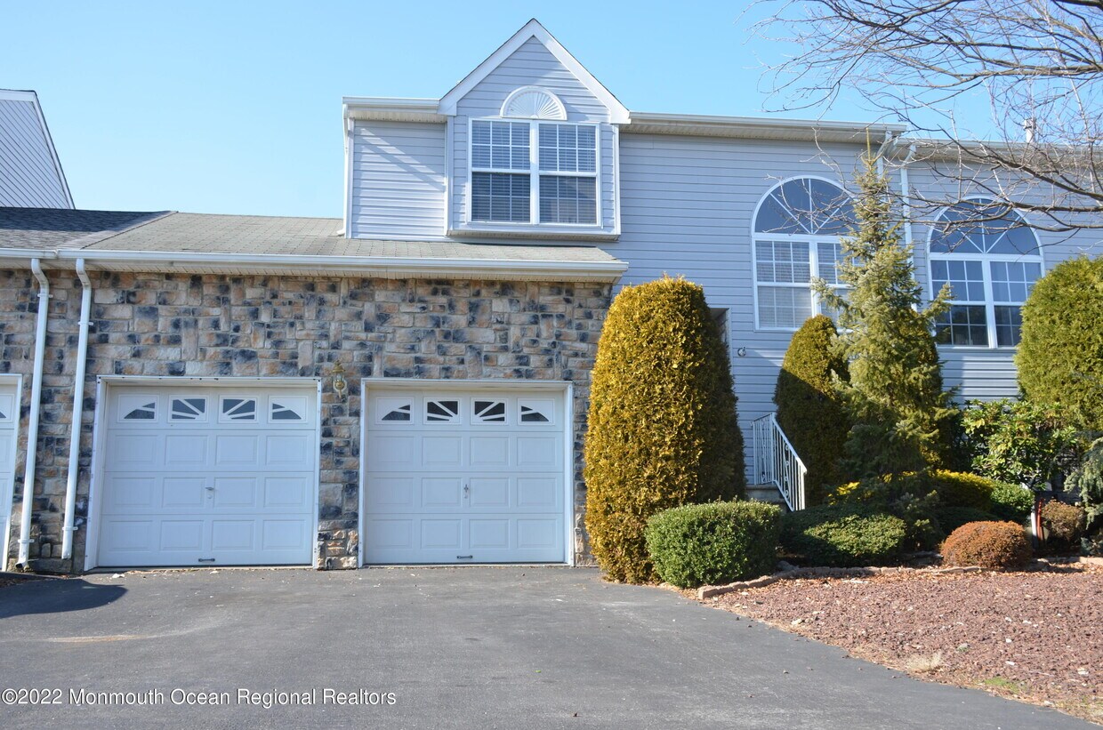 Primary Photo - 16 Warbler Rd