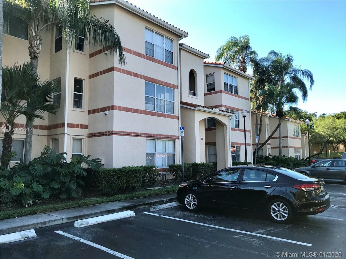 Foto principal - 3420 Pinewalk Dr N