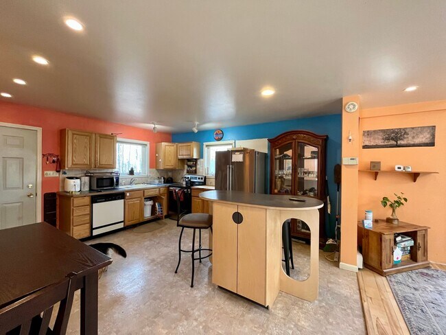 Foto del edificio - Short term Summer lease, dog friendly,furn...