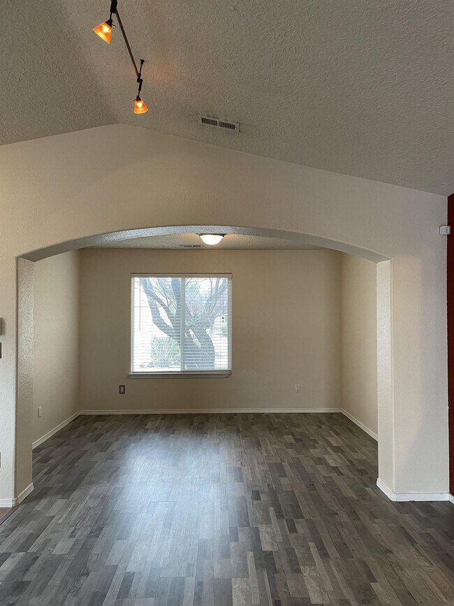 Building Photo - 9411 Mogollon Dr NW
