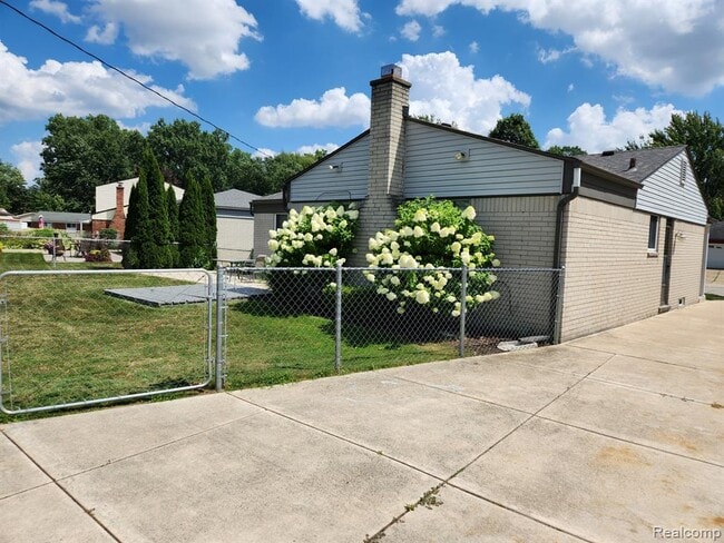 Building Photo - 30569 Westmore Dr