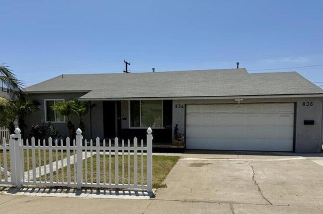 Building Photo - 834 Olive Ave