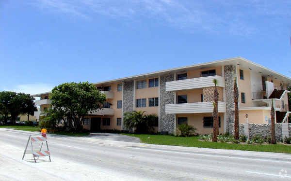 Building Photo - 6250 Bird Rd