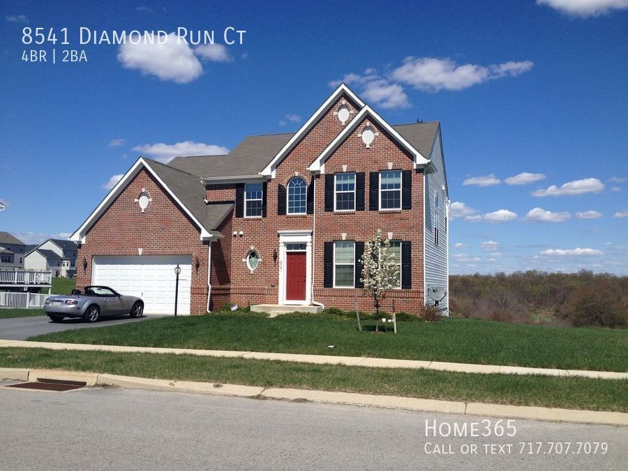 Primary Photo - Simply Amazing like pet friendly 4 bedroom...