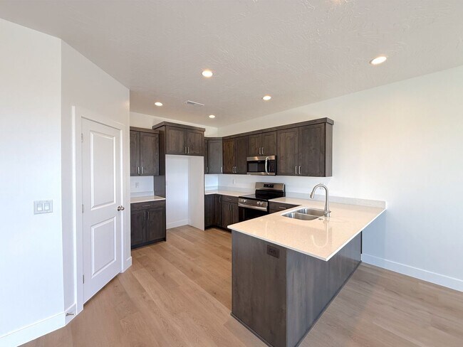 Foto del edificio - Brand New 3 bed, 2.5 Bath 1 car garage Townhome
