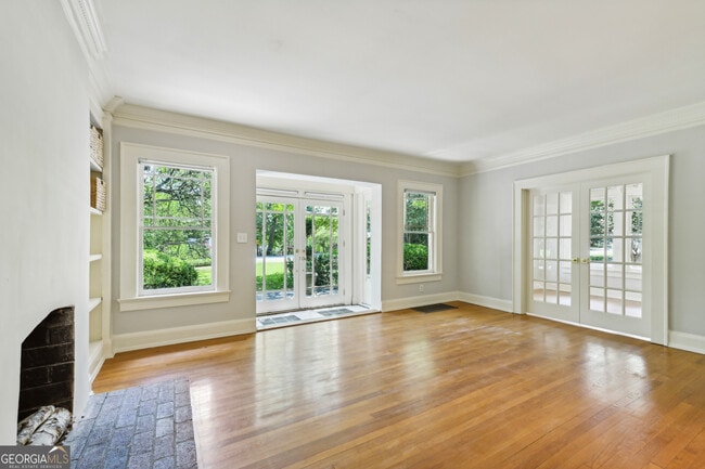 Foto del edificio - 1500 N Highland Ave NE