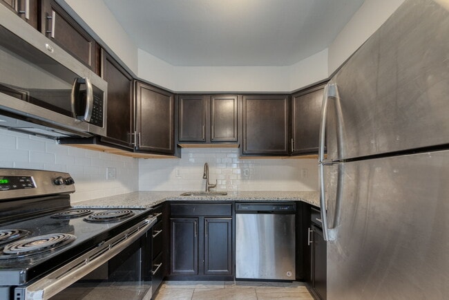 Building Photo - 933 Brookside Ave