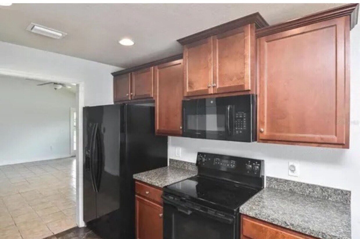 Building Photo - Charming House with 3 bedroom and 2 bathro...