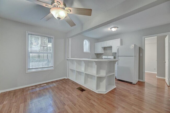 Foto del edificio - 2712 Whitis Ave