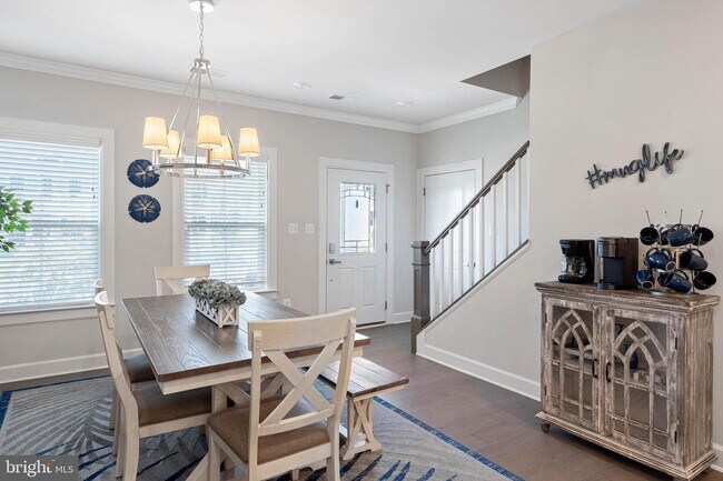 Building Photo - 33776 Freeport Dr