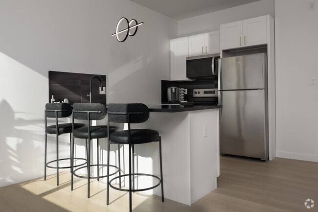 1BR, 1BA - 625SF - Kitchen - Oasis