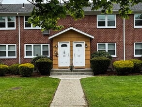 Building Photo - 60 Hiddink St