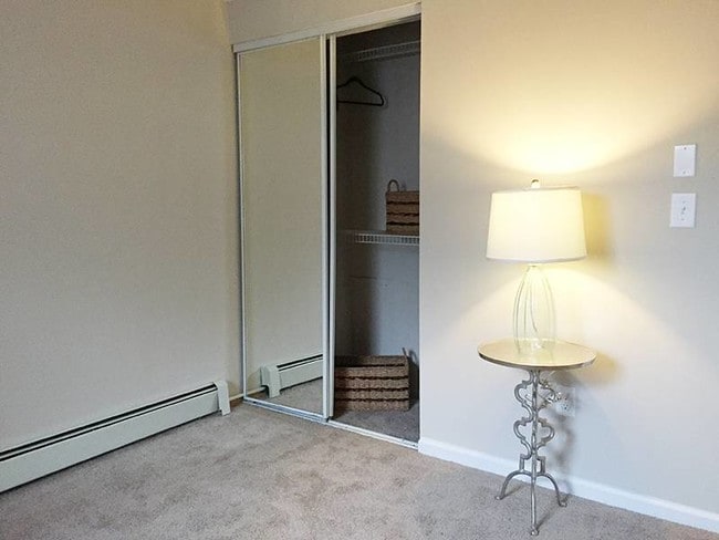 Edgewood Court Rentals Chicopee MA Apartments com