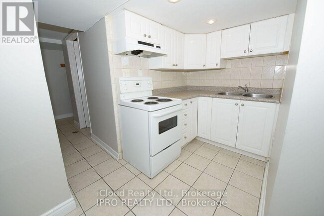 Photo du bâtiment - 3765-3765 Keenan Crescent